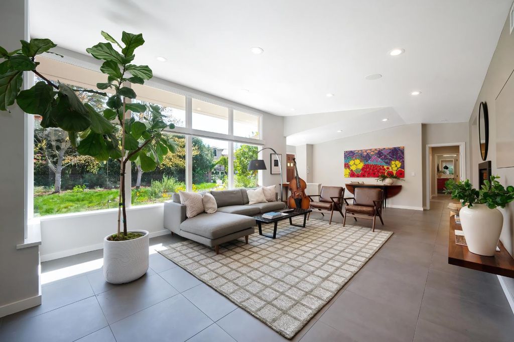 Photo of 2701 Huntington Road, Sacramento, CA 95864 (MLS # 226033141)