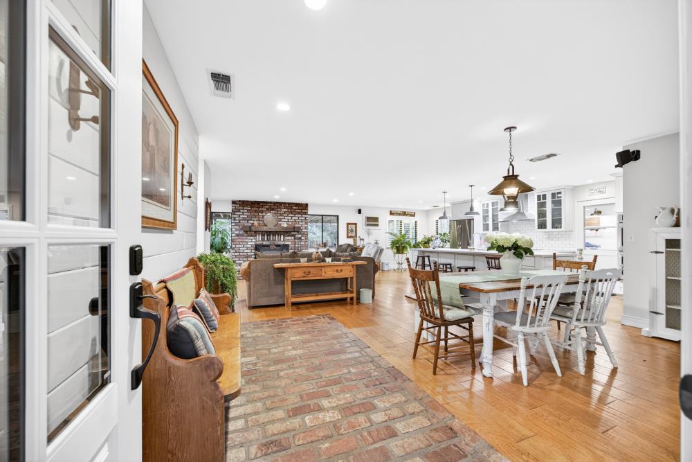 2476 Frontier Road