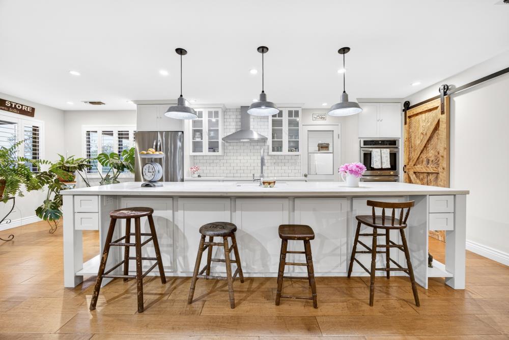 2476 Frontier Road
