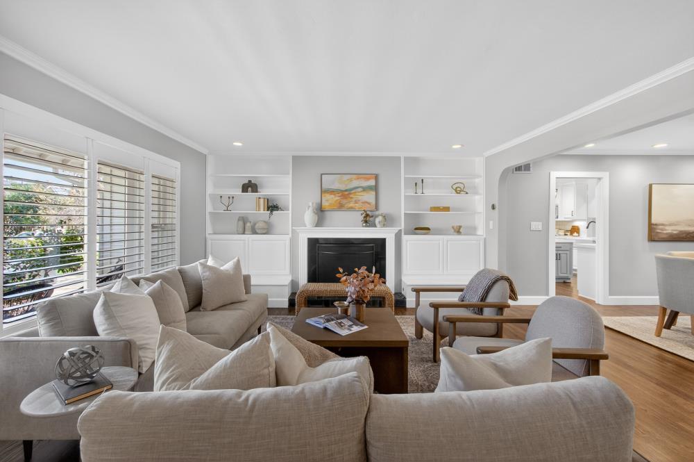 915 Coronado Boulevard