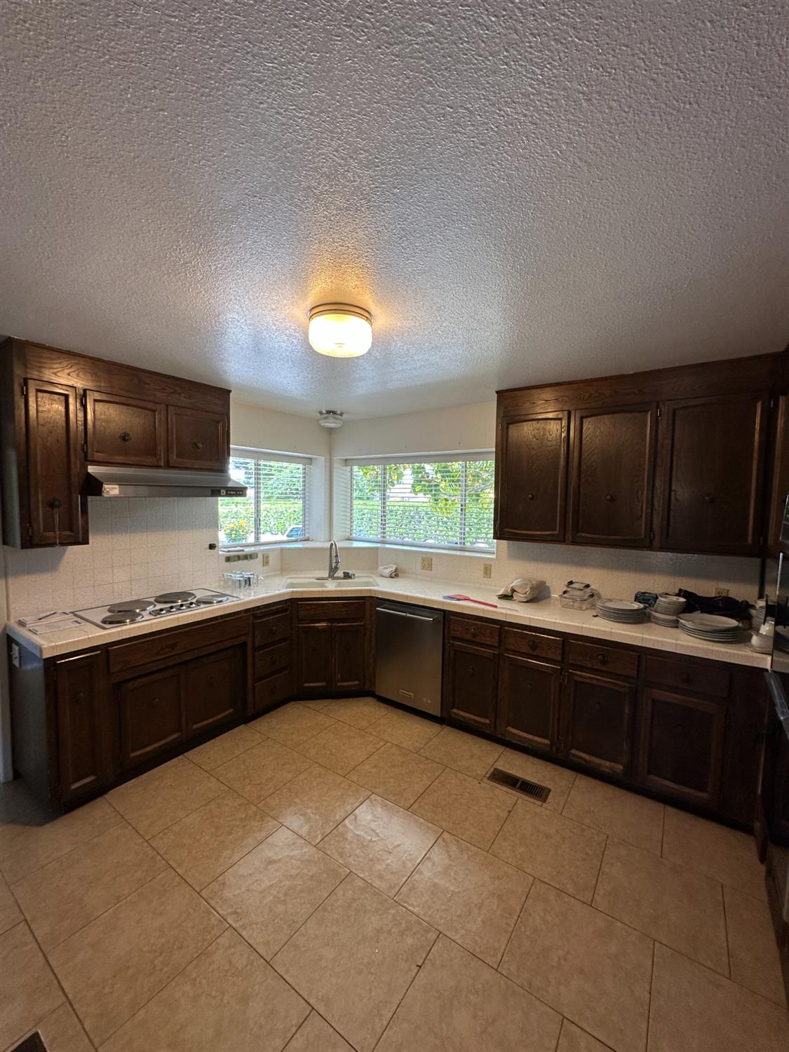 6130 Winding Way