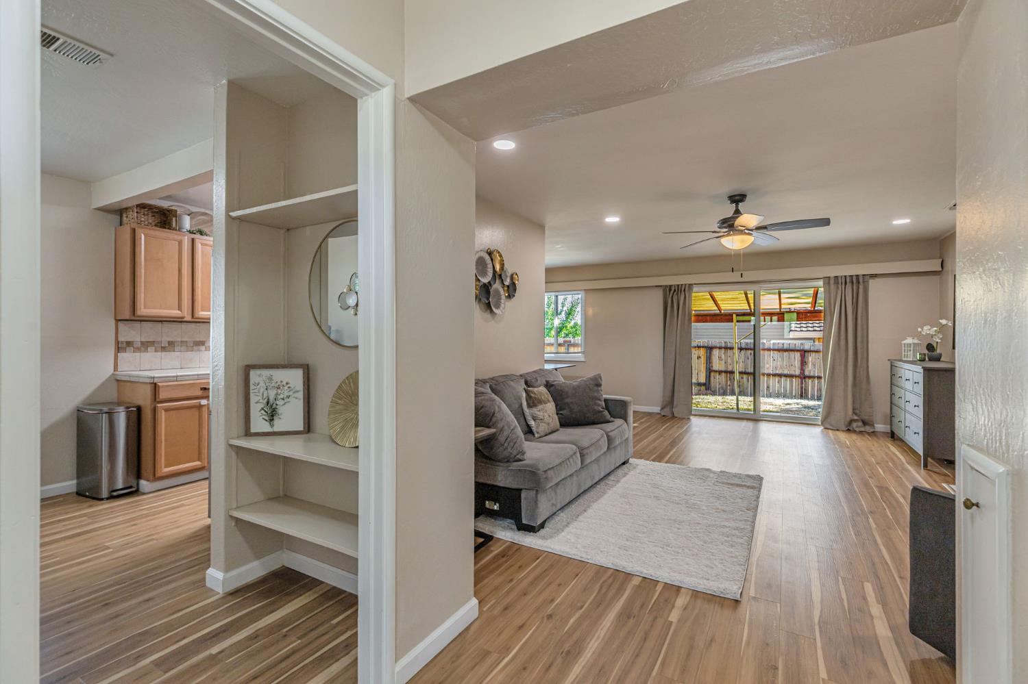 5200 Glide Court