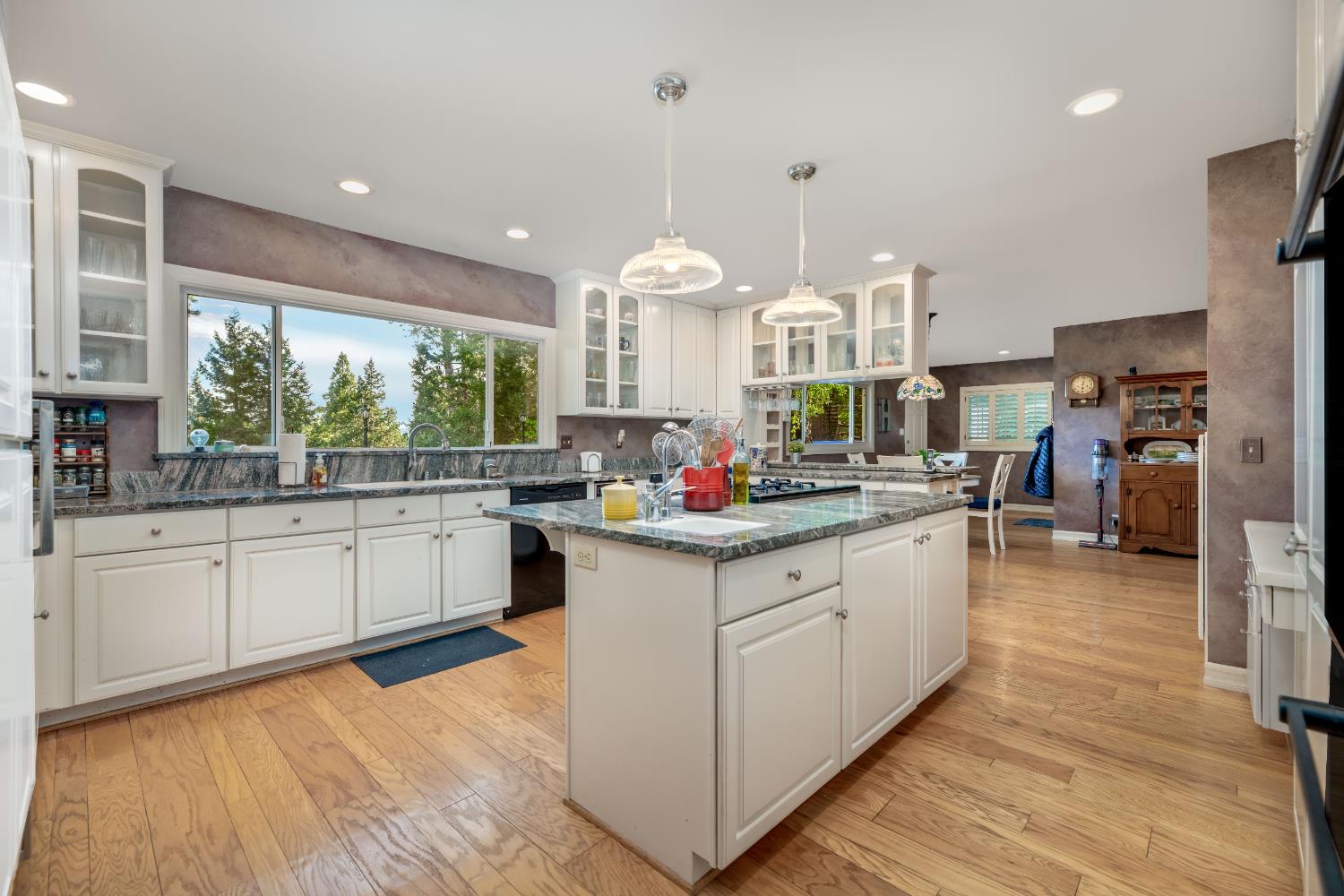 10340 Banner Lava Cap