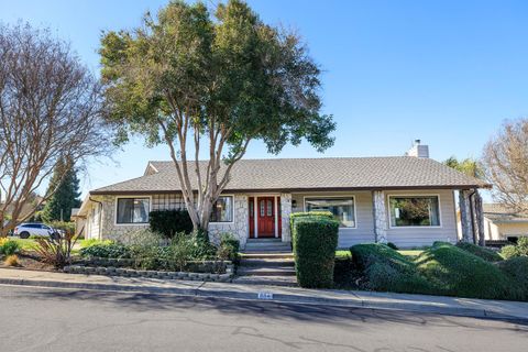884 Hillswood Court Oakdale CA 95361