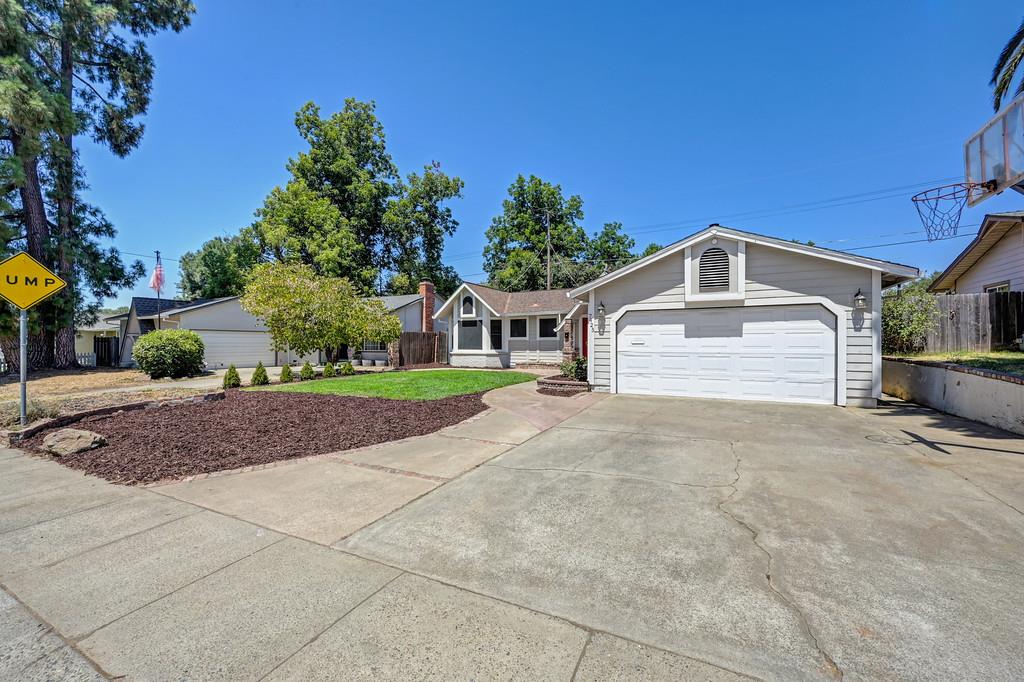7425 Rollingwood Boulevard