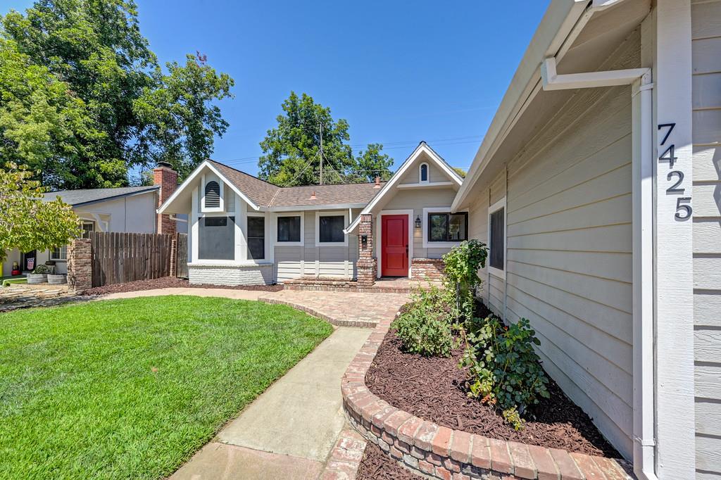 7425 Rollingwood Boulevard