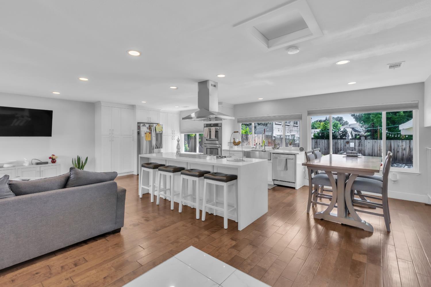 8232 Scarlet Oak Circle