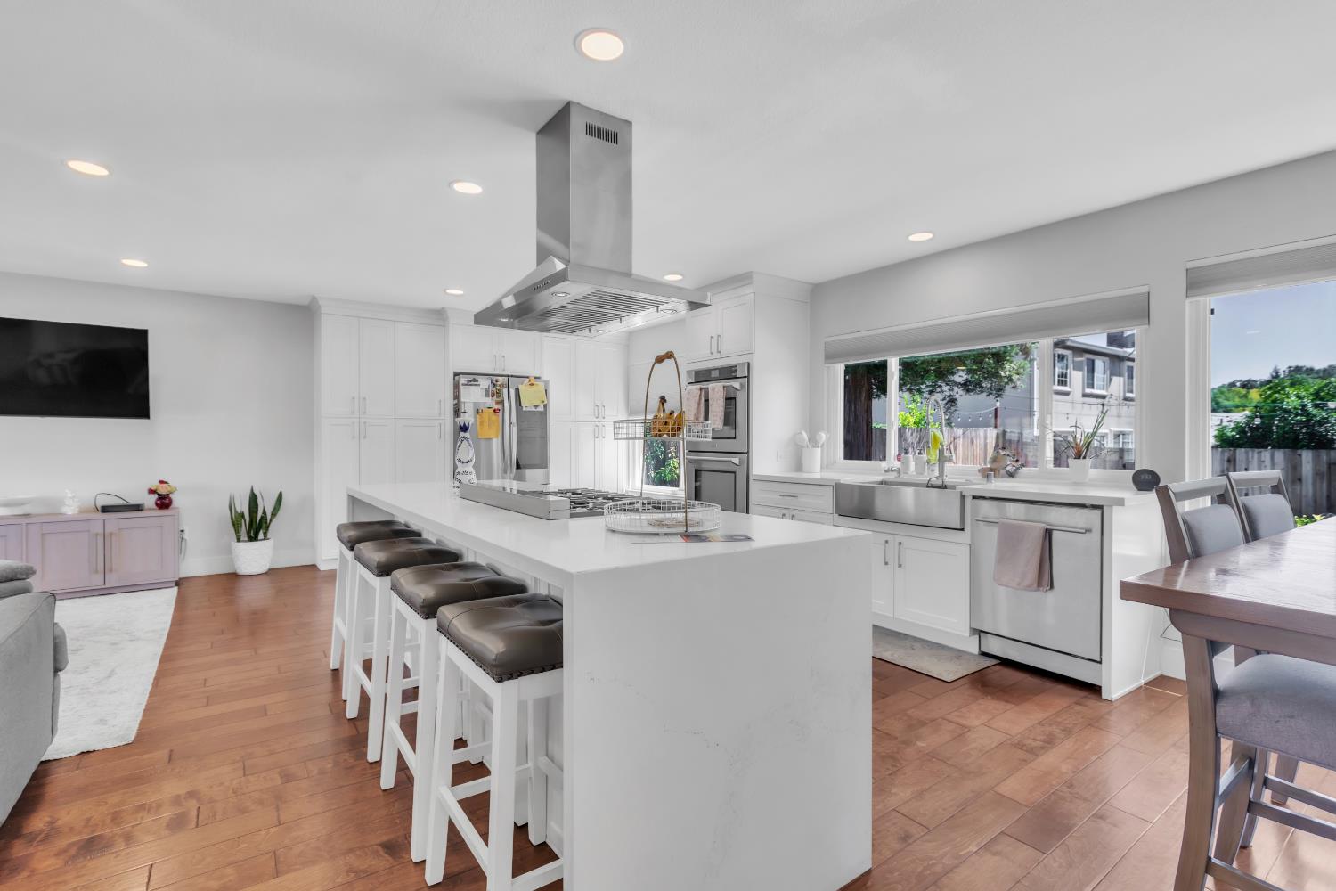 8232 Scarlet Oak Circle