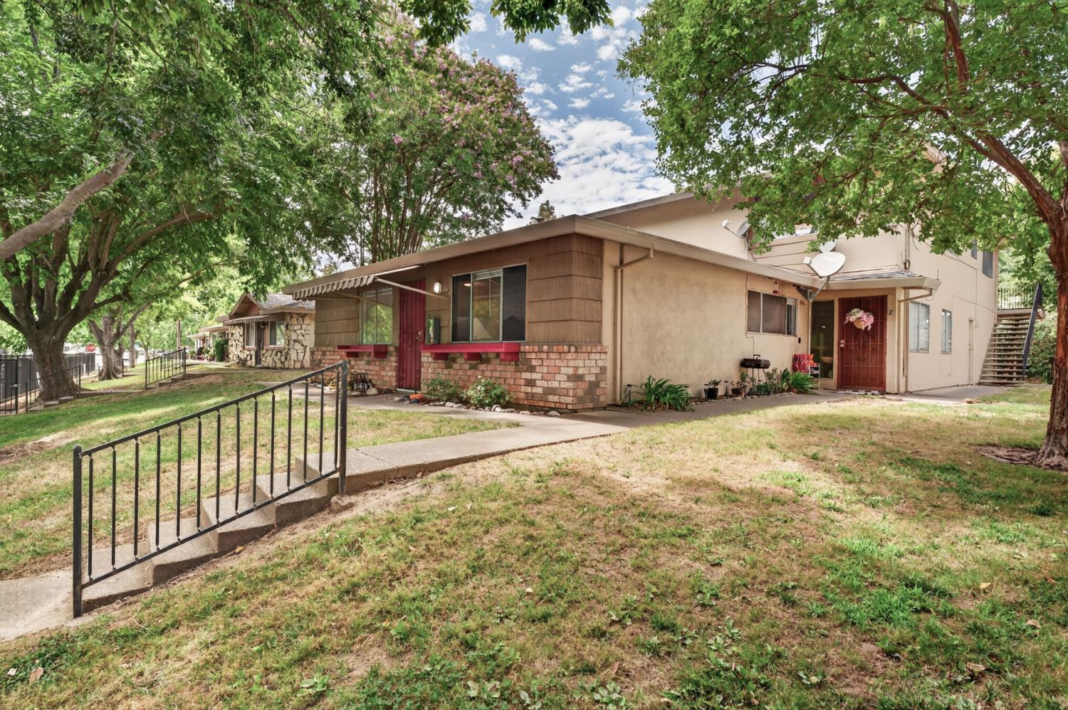 2032 Benita Drive 1