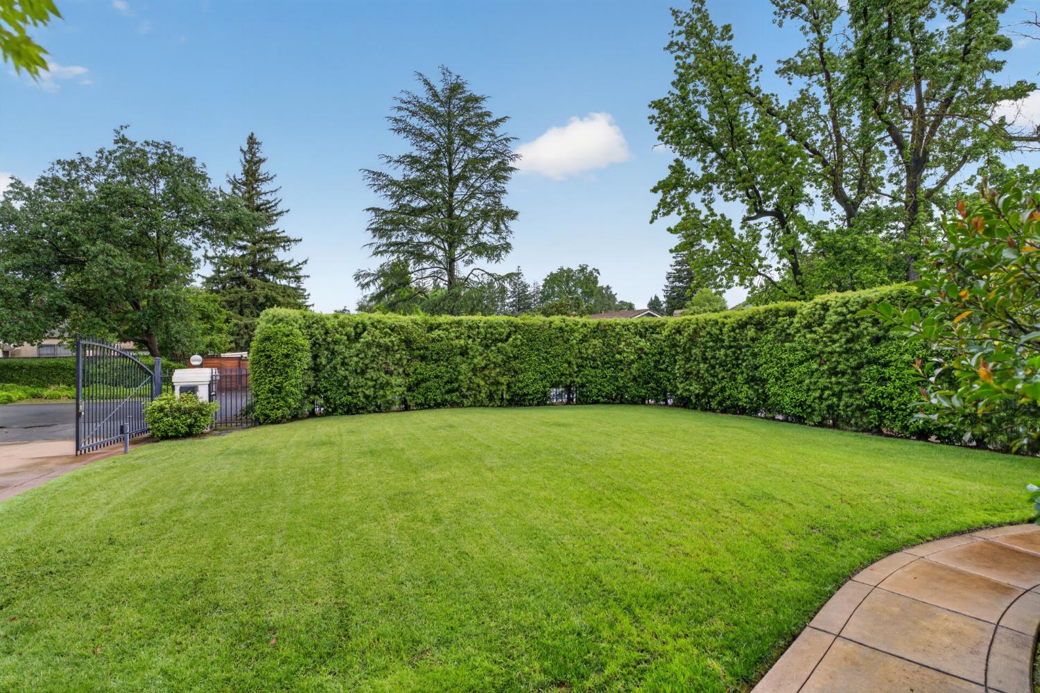 2612 Huntington Road