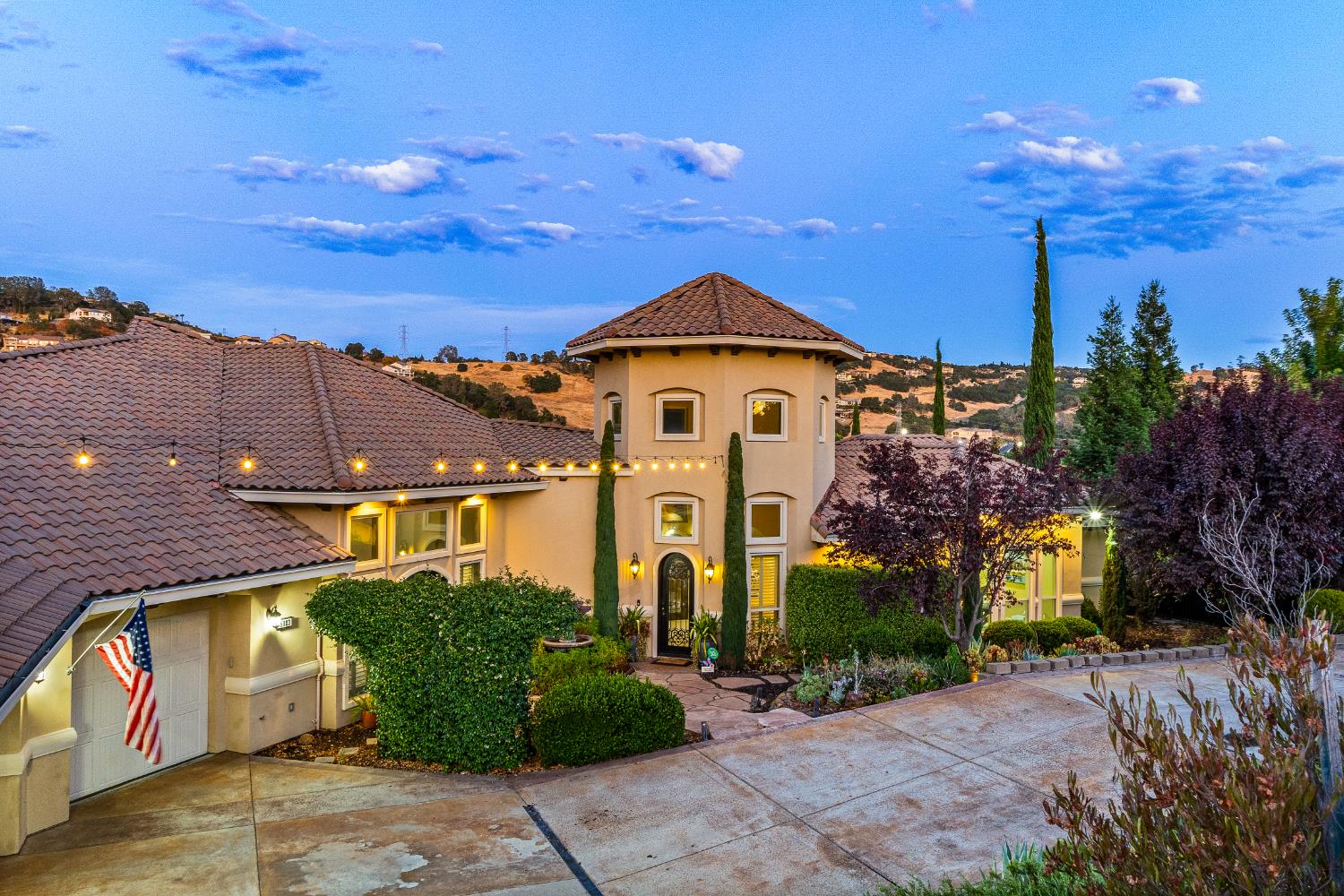 5083 Thalia Drive