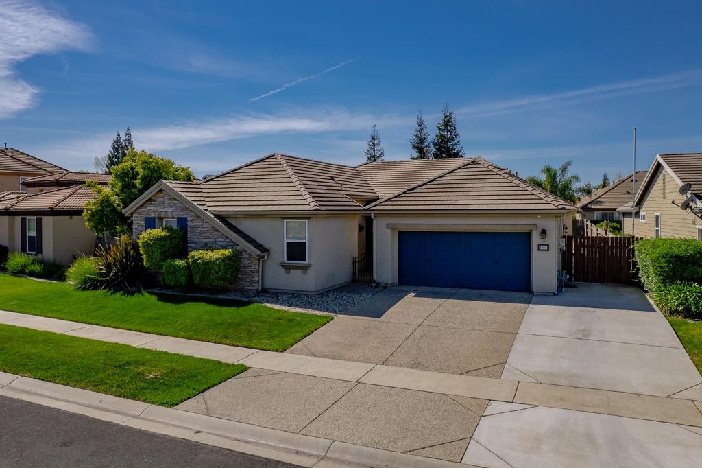 Photo of 1404 High Noon Drive, Plumas Lake, CA 95961 (MLS # 226032325)