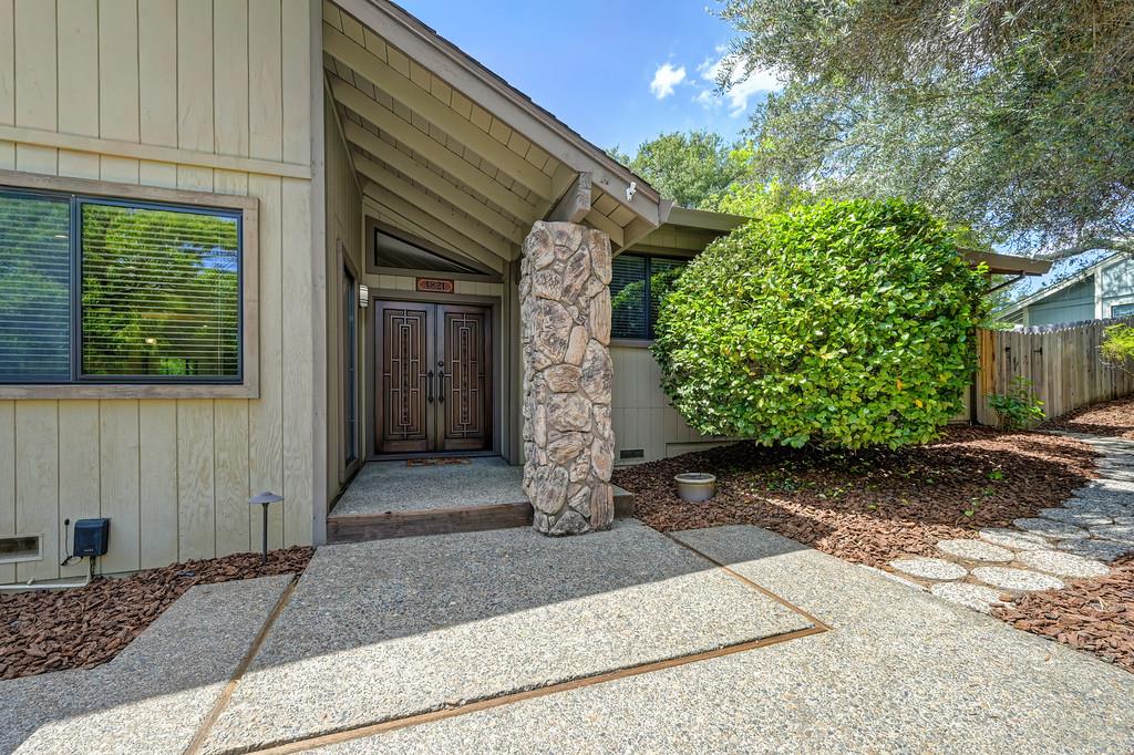 4821 Saint Thomas Drive