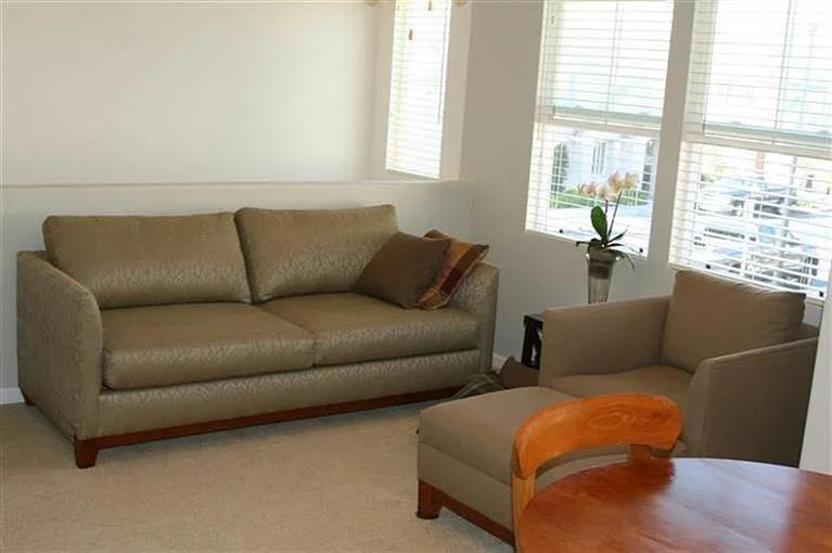 1009 Esplanade Circle