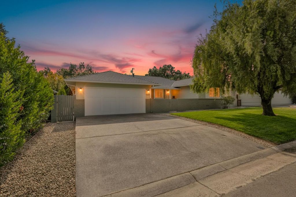 Photo of 1220 Lucio Lane, Sacramento, CA 95822 (MLS # 225136986)