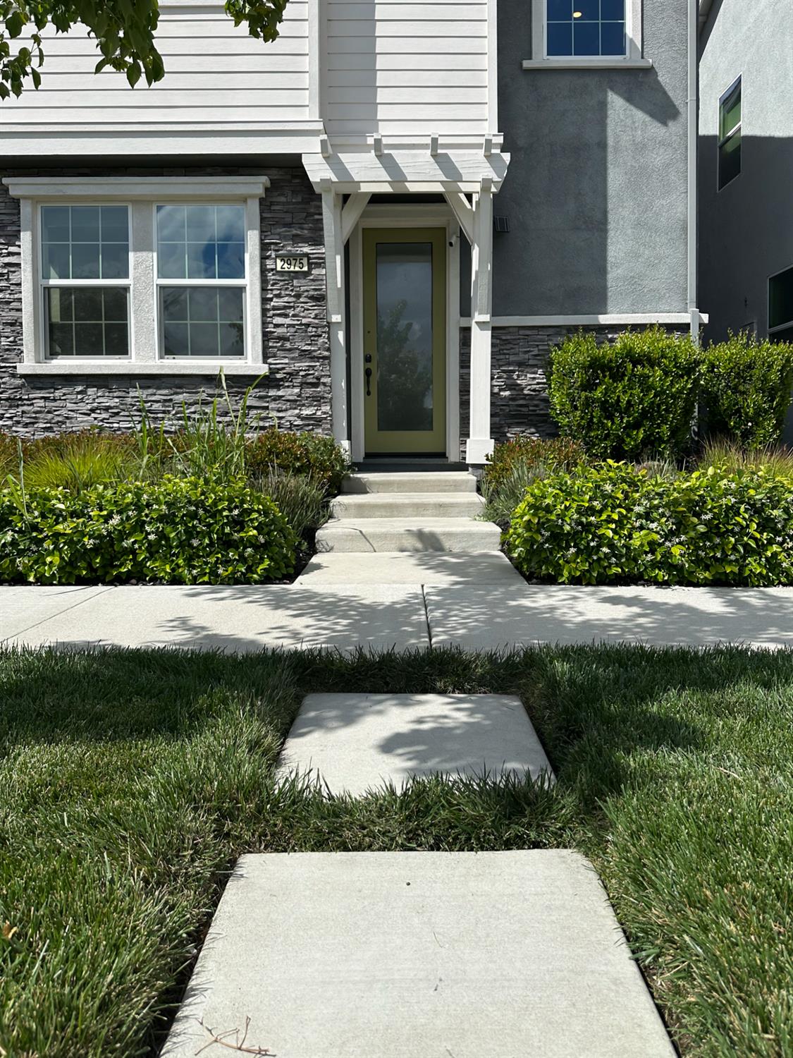 2975 Grassy Bank Avenue