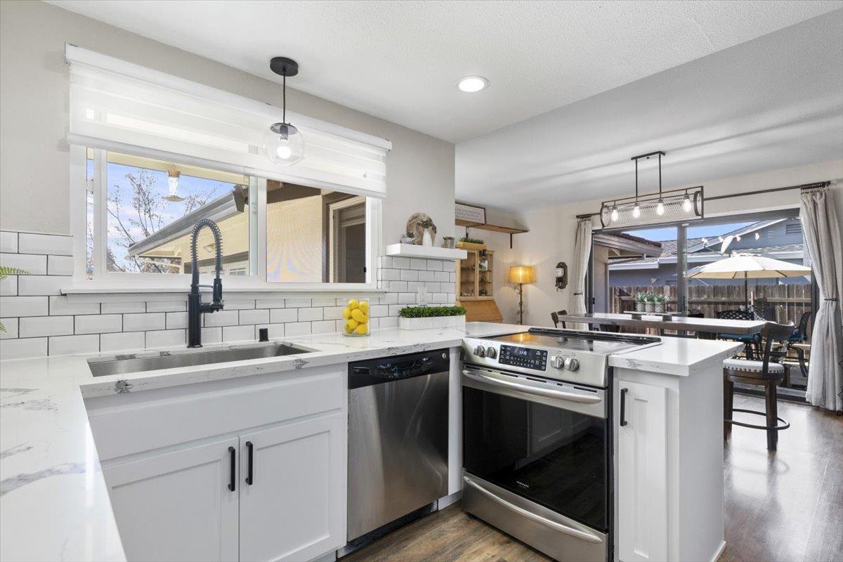 2935 Argonaut Avenue