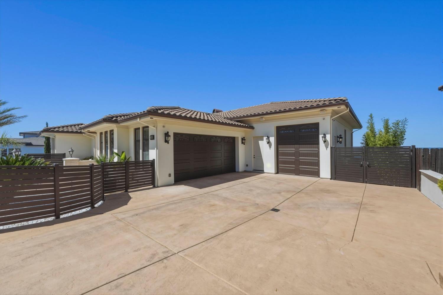 535 Serpa Way
