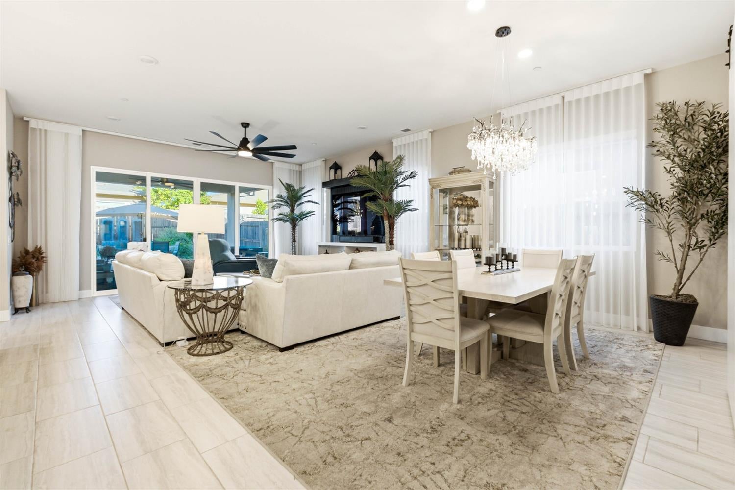 1240 Leo Lane