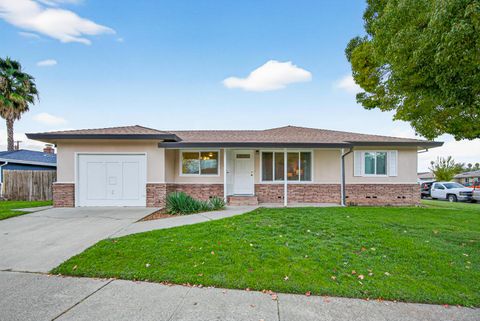 5220 Pomegranate Avenue Sacramento CA 95823