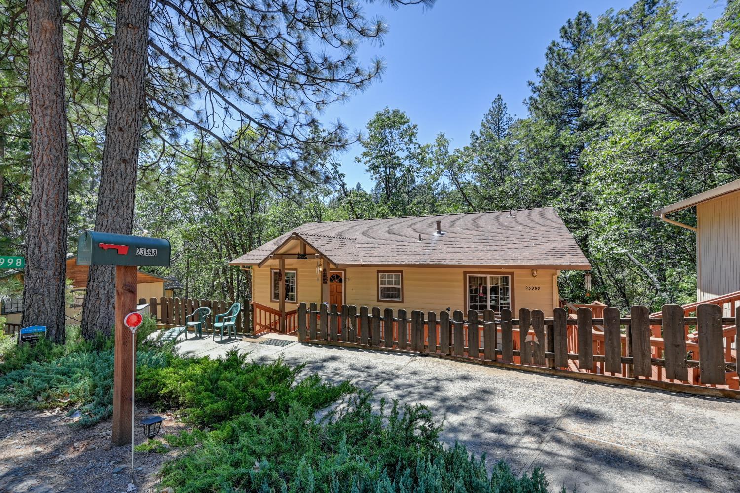 23998 Stable Road