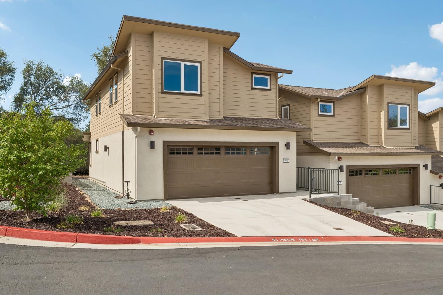210 Lago Drive