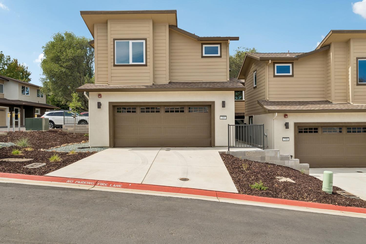 210 Lago Drive