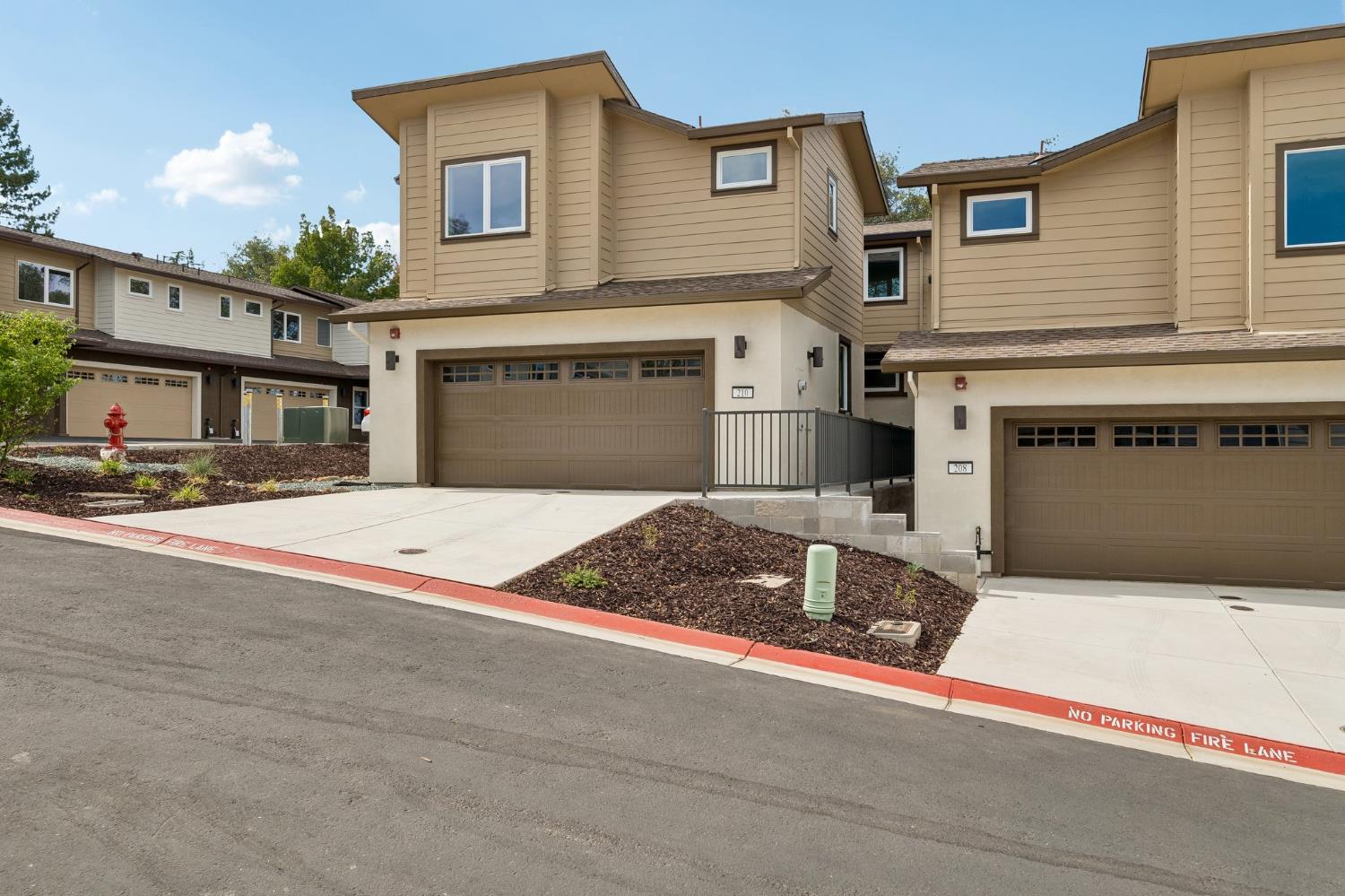 210 Lago Drive