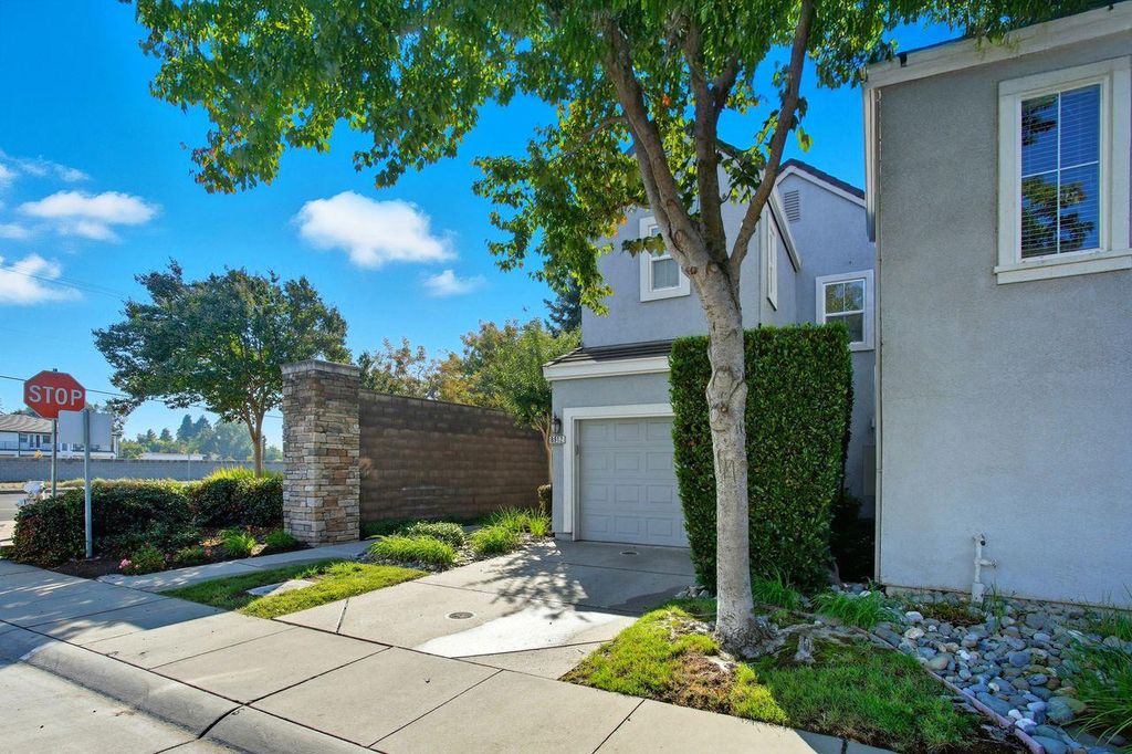 Photo of 8912 Brecon Way, Elk Grove, CA 95624 (MLS # 225134751)