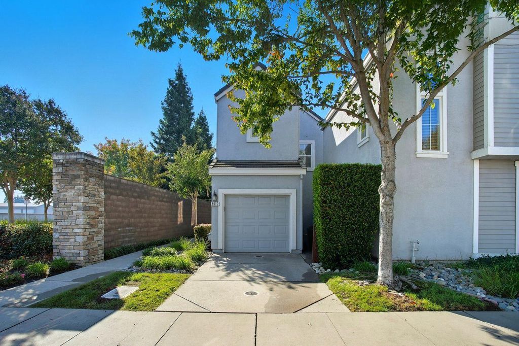 Photo of 8912 Brecon Way, Elk Grove, CA 95624 (MLS # 225134751)