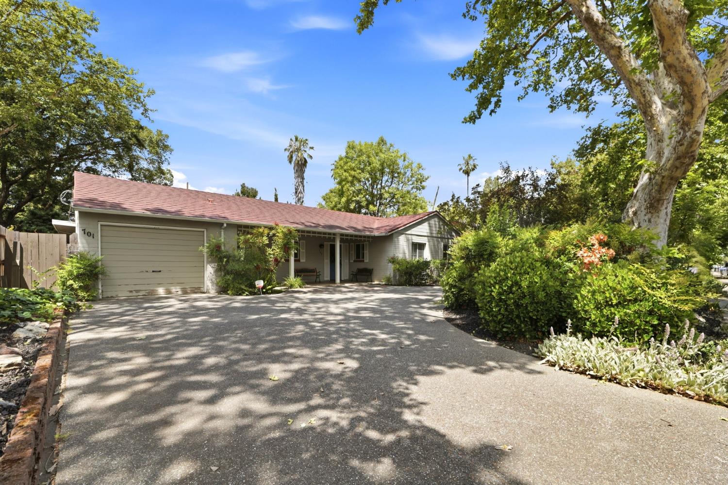 701 Oak Avenue