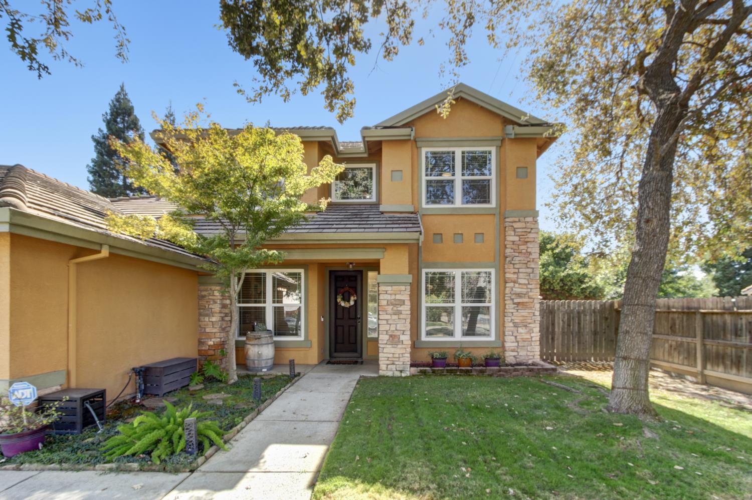 1220 Turnberry Lane