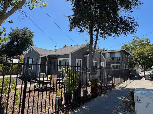 796 Lampasas Avenue