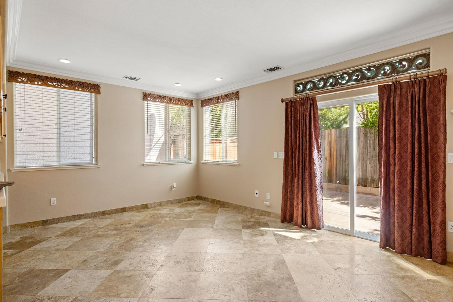 2738 Via Villaggio