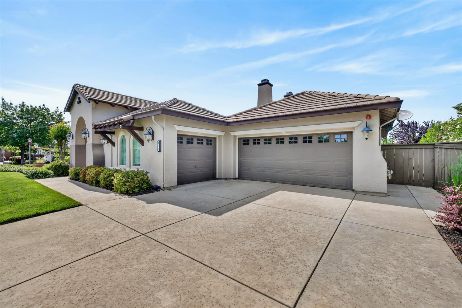 100 Cresta Court