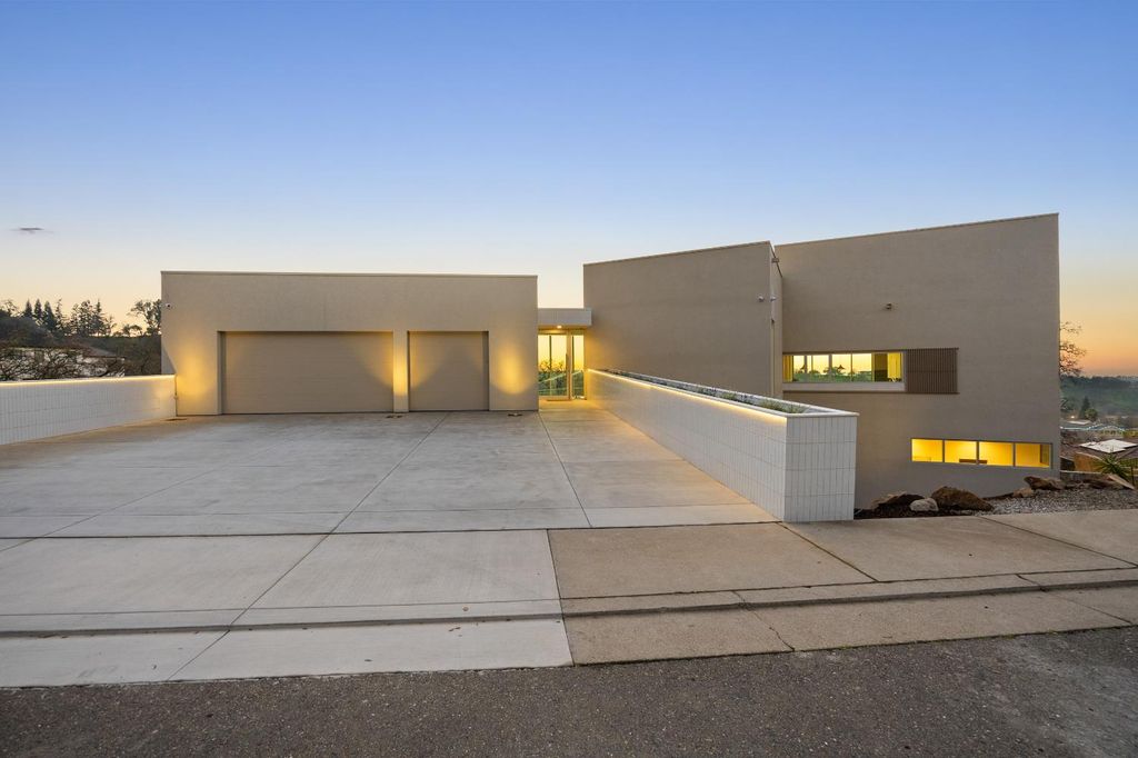 Photo of 1022 Via Treviso, El Dorado Hills, CA 95762 (MLS # 226005076)