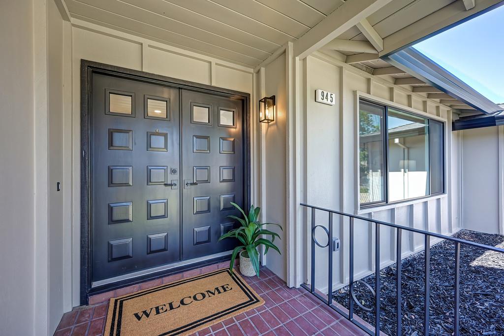 945 Trestle Glen Way