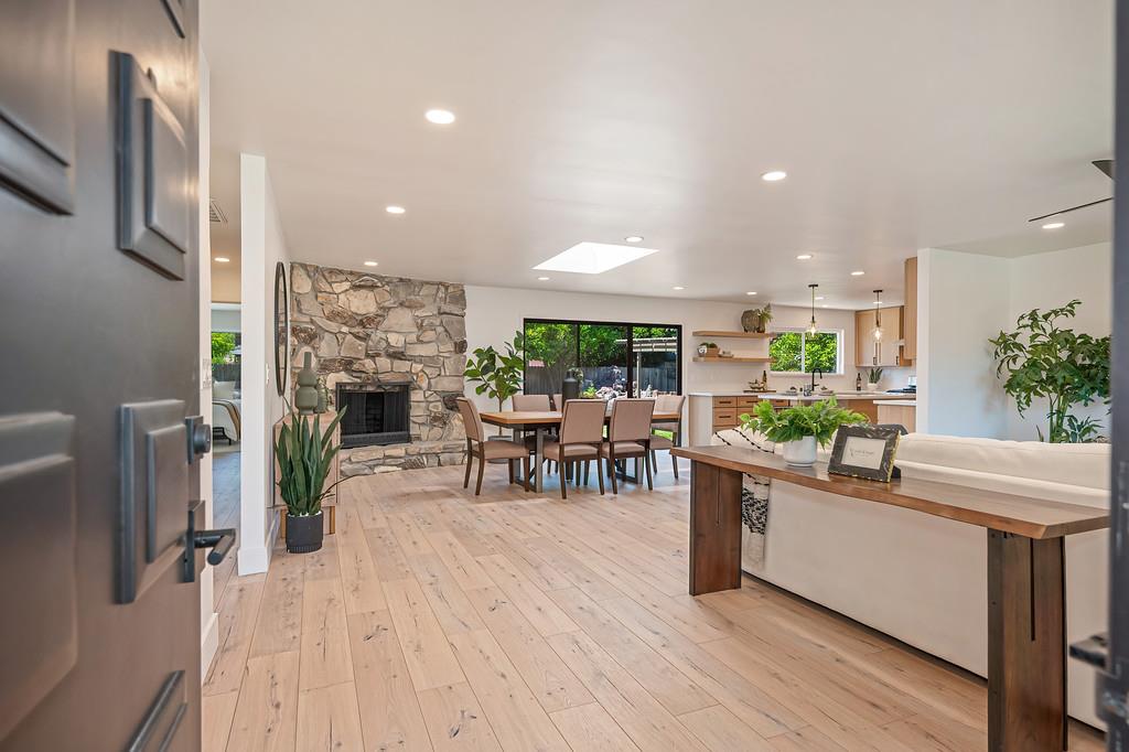 945 Trestle Glen Way