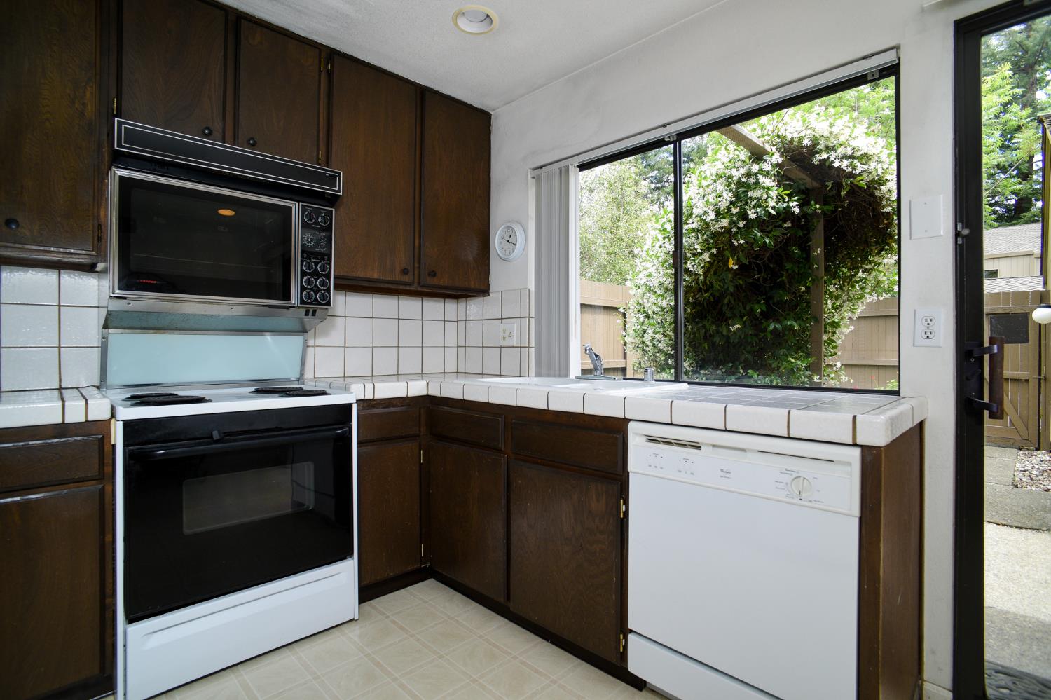 1112 Vanderbilt Way