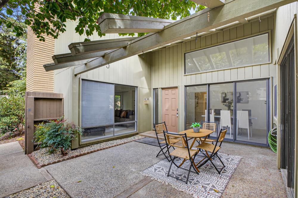 501 Dunbarton Circle