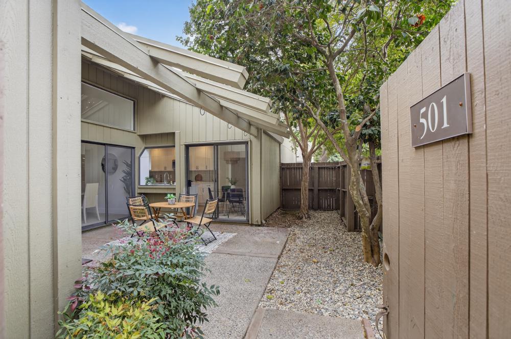 501 Dunbarton Circle