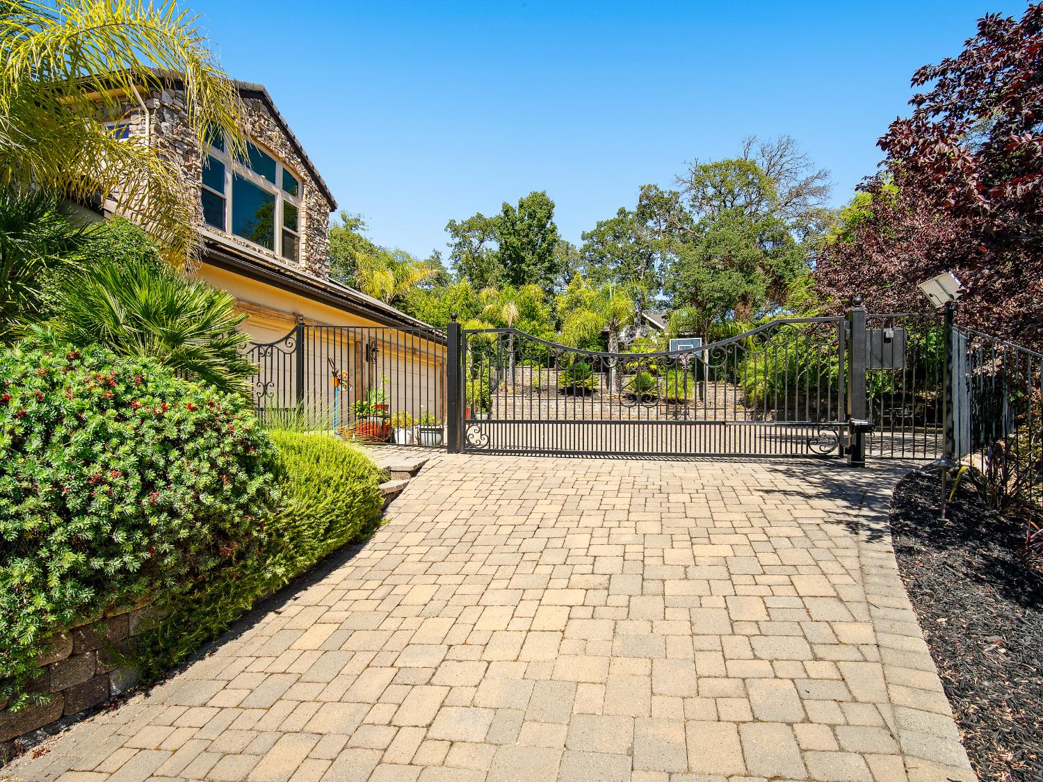 El Dorado Hills, California 95762, United States, 5 Bedrooms Bedrooms, ,5 BathroomsBathrooms,Residential,Active,169725