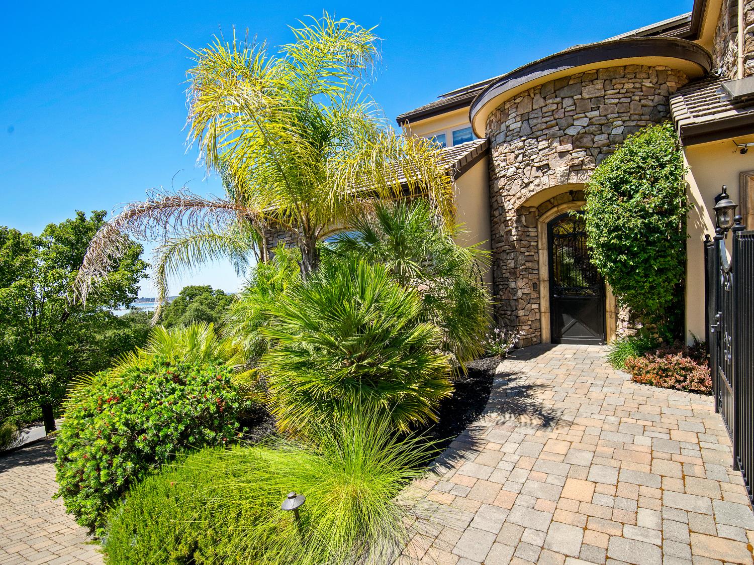 El Dorado Hills, California 95762, United States, 5 Bedrooms Bedrooms, ,5 BathroomsBathrooms,Residential,Active,169725