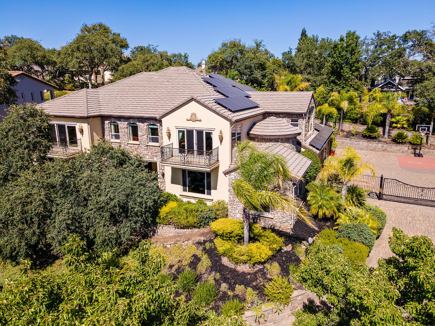 El Dorado Hills, California 95762, United States, 5 Bedrooms Bedrooms, ,5 BathroomsBathrooms,Residential,Active,169725