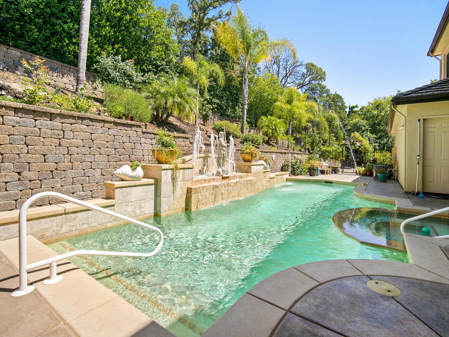 El Dorado Hills, California 95762, United States, 5 Bedrooms Bedrooms, ,5 BathroomsBathrooms,Residential,Active,169725