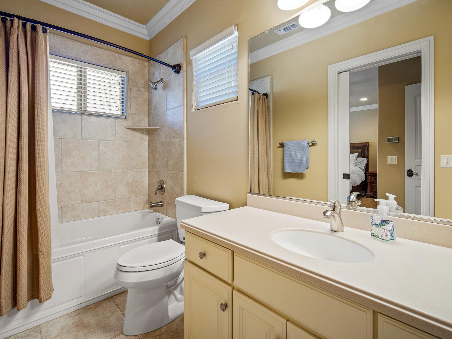 El Dorado Hills, California 95762, United States, 5 Bedrooms Bedrooms, ,5 BathroomsBathrooms,Residential,Active,169725