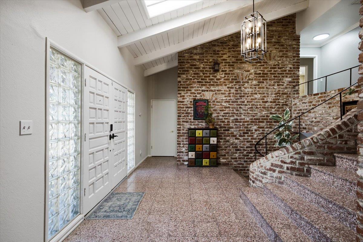 4637 Hixon Circle