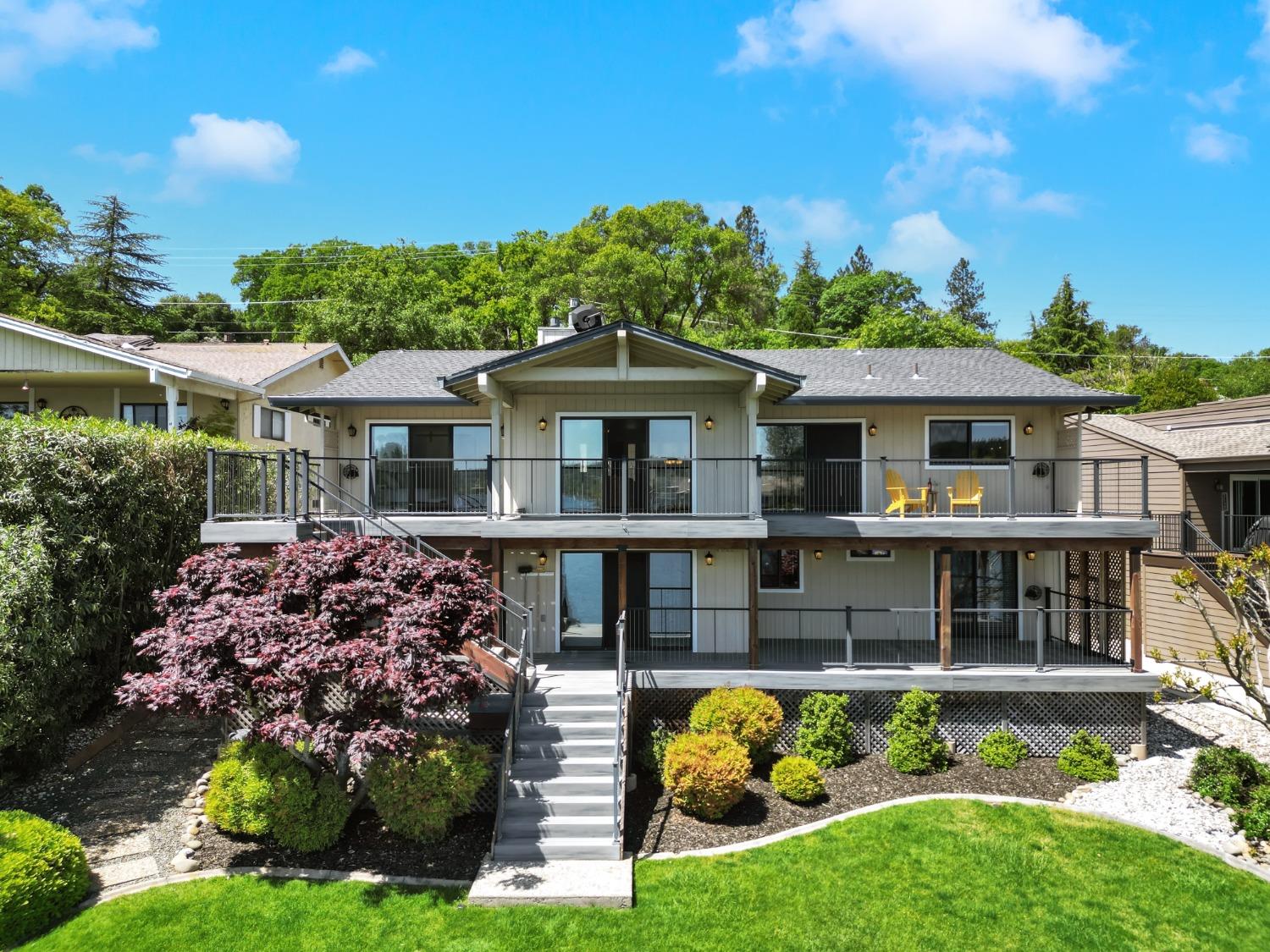 11381 Lakeshore North