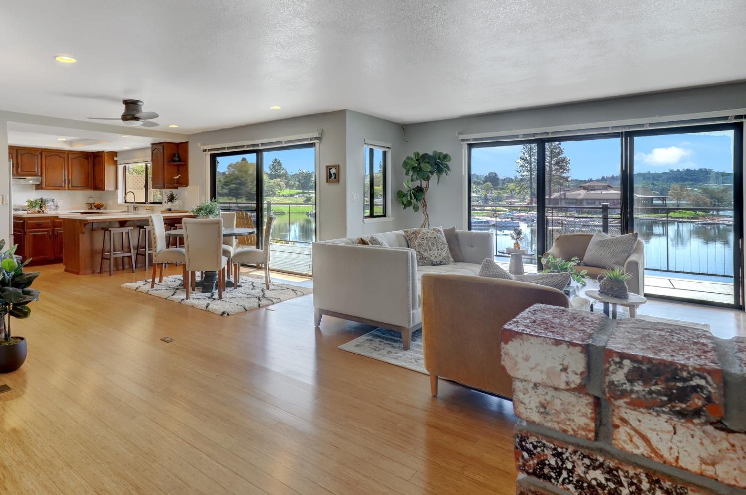 11381 Lakeshore North