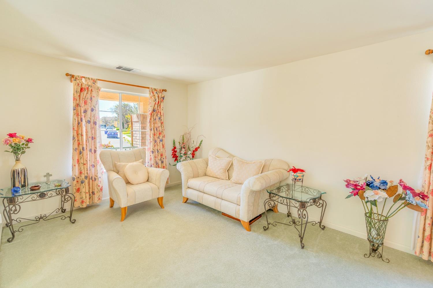 Los Banos, California 93635, United States, 4 Bedrooms Bedrooms, ,3 BathroomsBathrooms,Residential,Active,62389